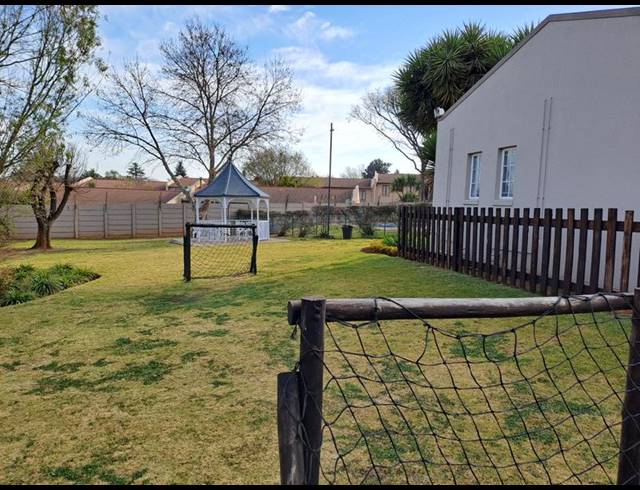 2 BEDROOM TOWNHOUSE FOR SALE IN FAIRLAND